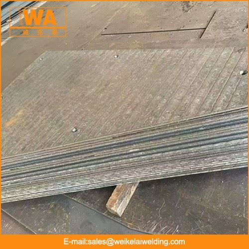 Metallic wear liners